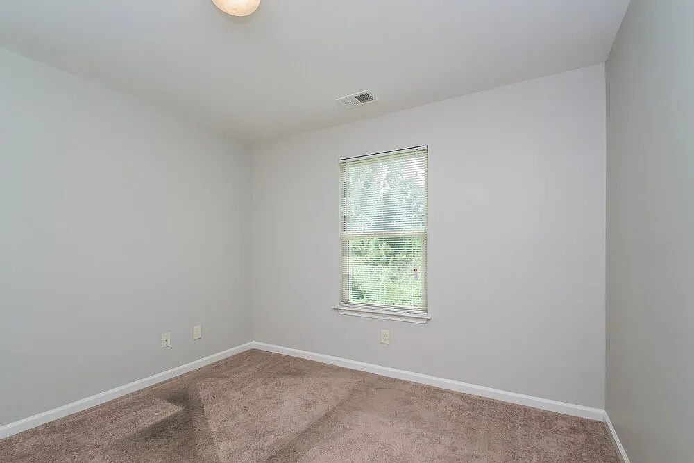 4 bed, 2.0 bath, 2109 sqft, $2,195 — Photo 4