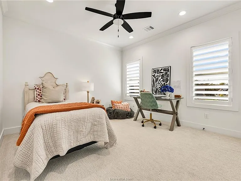2033 Pebble Bend Dr — Photo 16