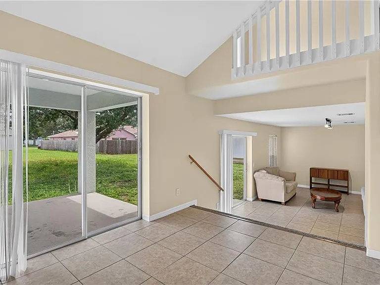 523 SE 25th Ln — Photo 12