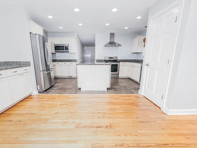 104 Dorchester Ln — Photo 14