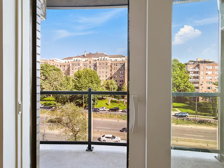 2727 Henry Hudson Pkwy W #504 — Photo 7