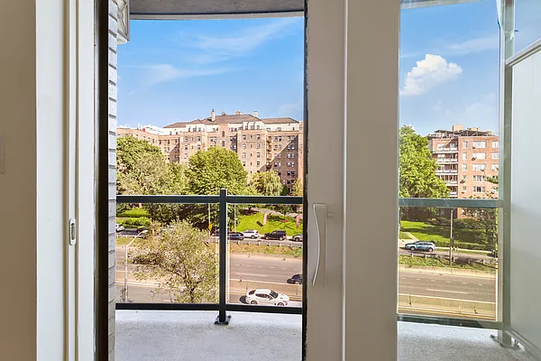 Rented by Safdie Realty Group | media 42