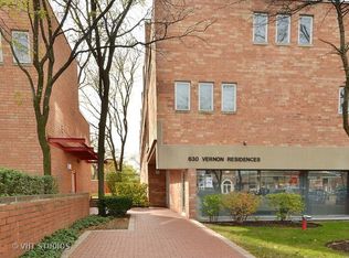 630 Vernon Ave APT 3, Glencoe, IL 60022