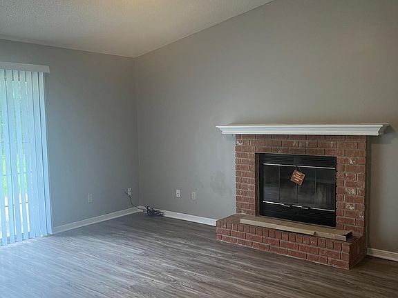 2nd image of 9560 Brentwood Blvd