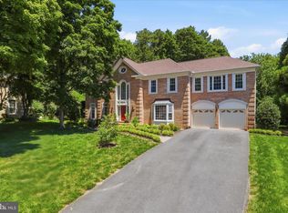 9114 Oak Chase Ct, Fairfax Station, VA 22039