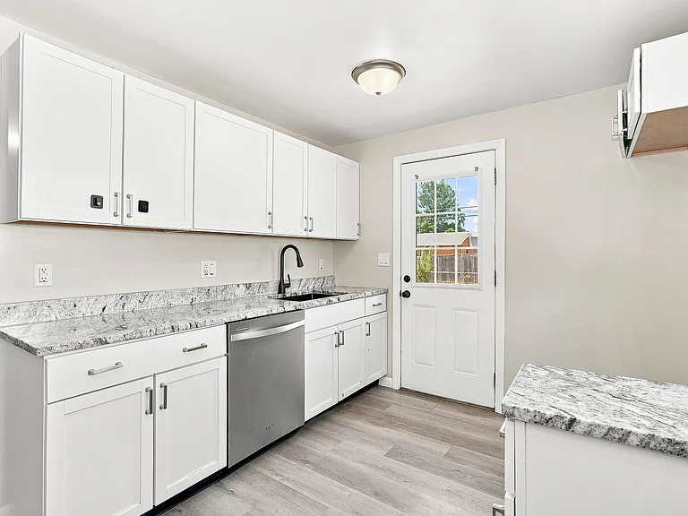 643 Westphal Ave — Photo 5