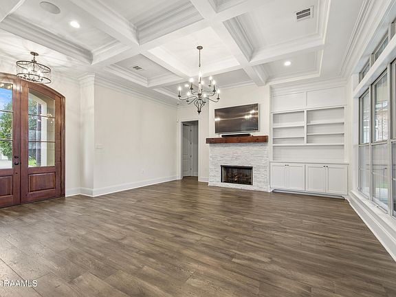5th image of 104 McArthur Ct