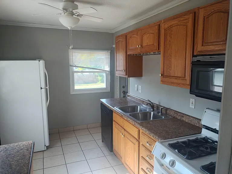 3700 Kencrest Dr NE — Photo 8