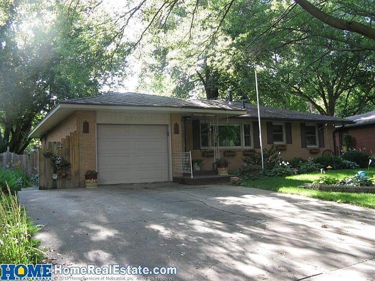 1st image of 2716 S 44th St