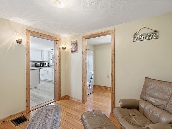 5th image of 37 Fraser Rd