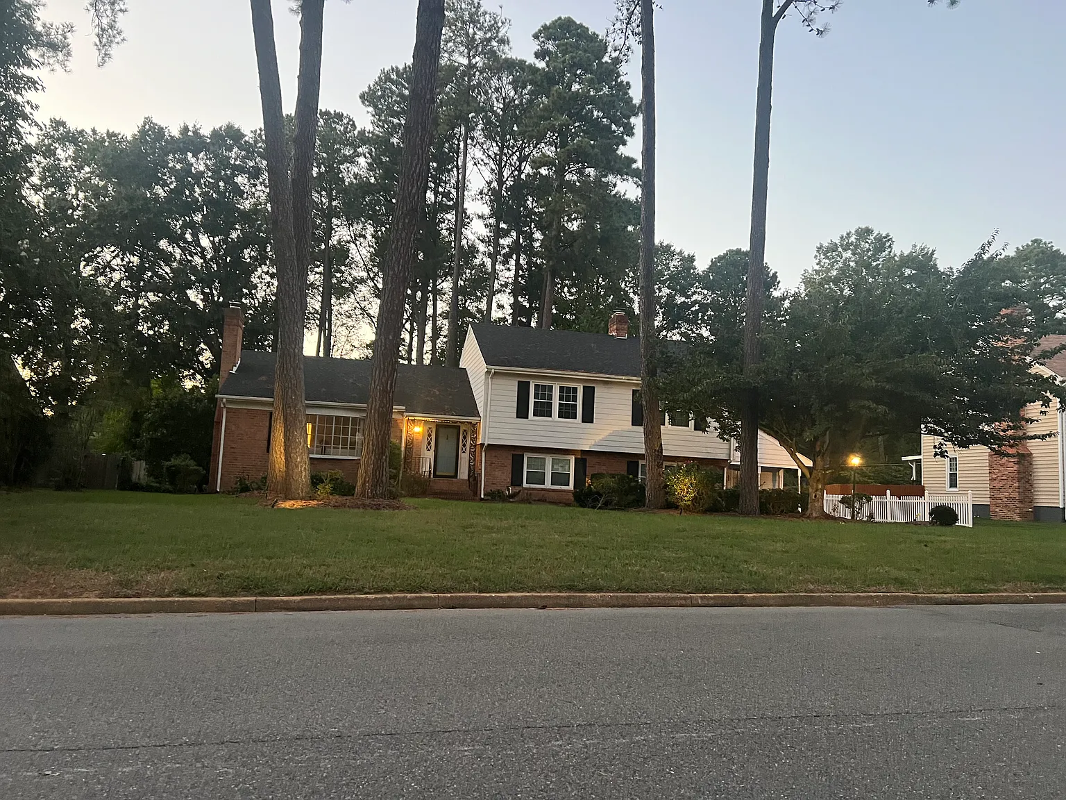 318 N Wilkinson Rd — Photo 4