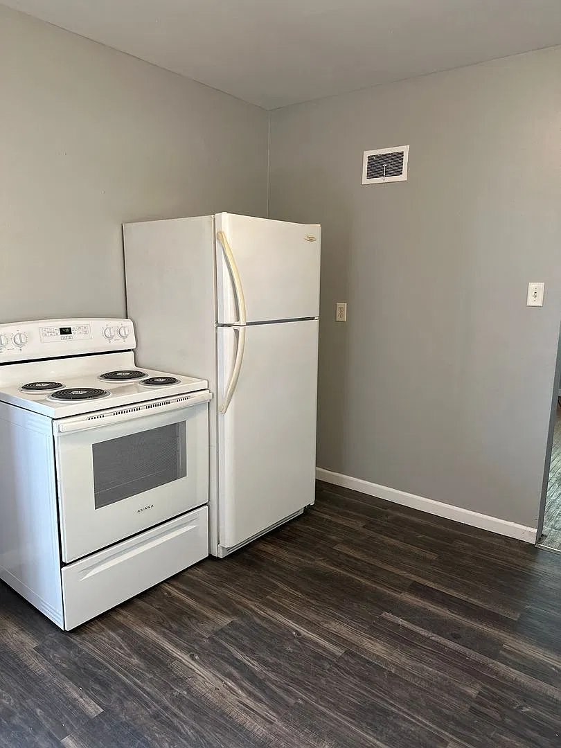 2 Bedroom, 1 Bath Single Family Home 138 Madison St Waterloo in the Highland School District! — Photo 4