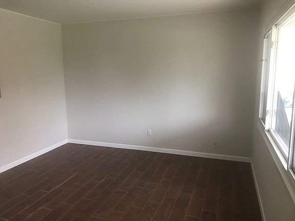 3rd image of 559 Austin Smith Dr
