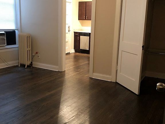 2nd image of 925 W Schubert Ave APT 2D