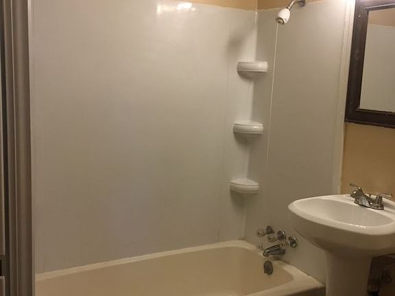 4th image of 4921 N Kenyon Dr