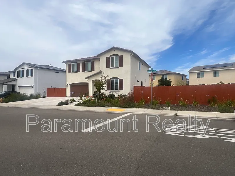 5 bed, 3.0 bath, 2948 sqft, $3,350 — Photo 4