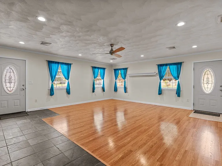 780 Meade Ln — Photo 8