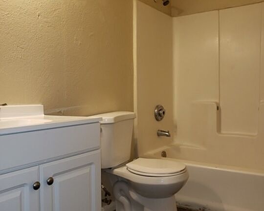 5th image of 590 El Centro Ave