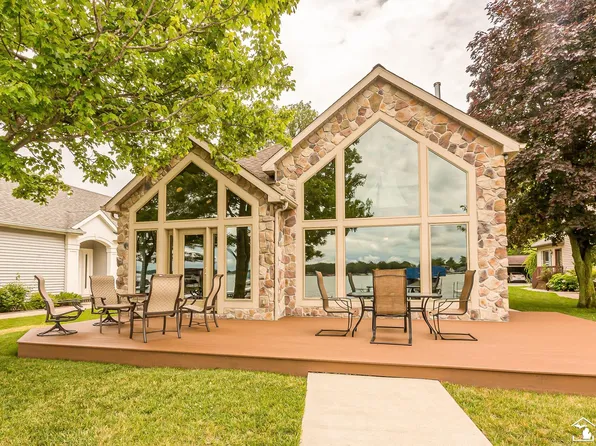 700 Wayne Beach Ln, Coldwater, MI 49036