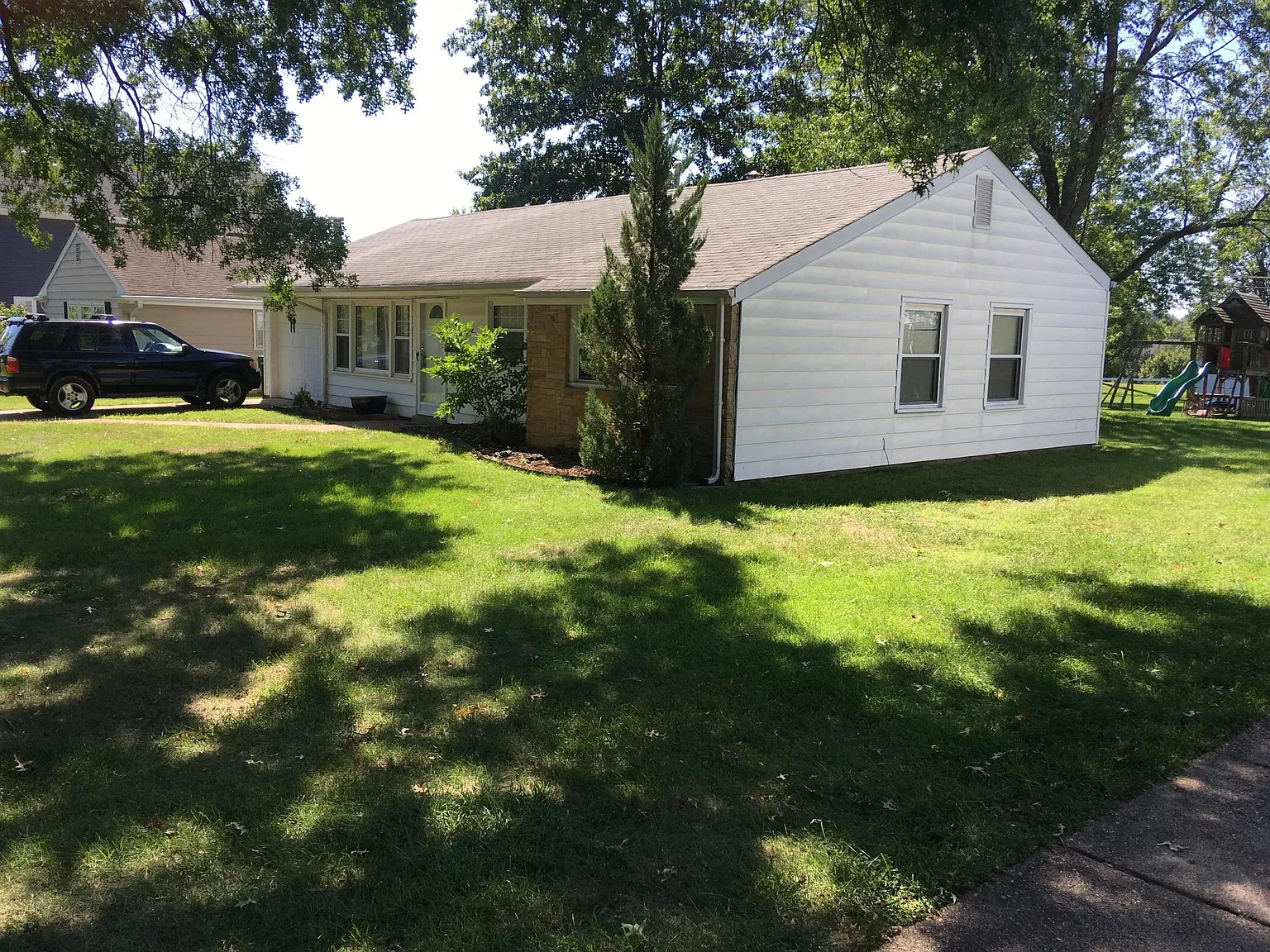 1231 Woodgate Dr photo 1