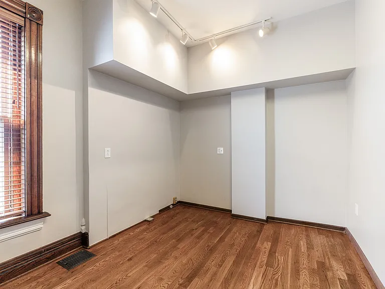 529 S 3rd St — Photo 33