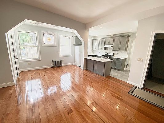 2nd image of 9-02 27th Ave #1R