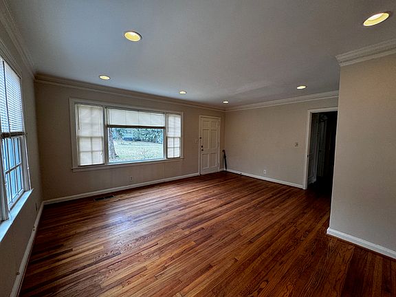 3rd image of 1387 Midview Dr