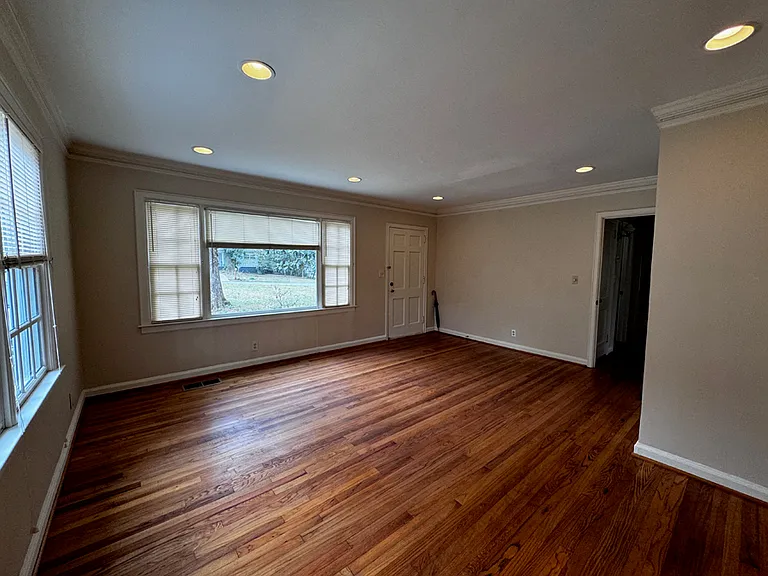 1387 Midview Dr — Photo 3