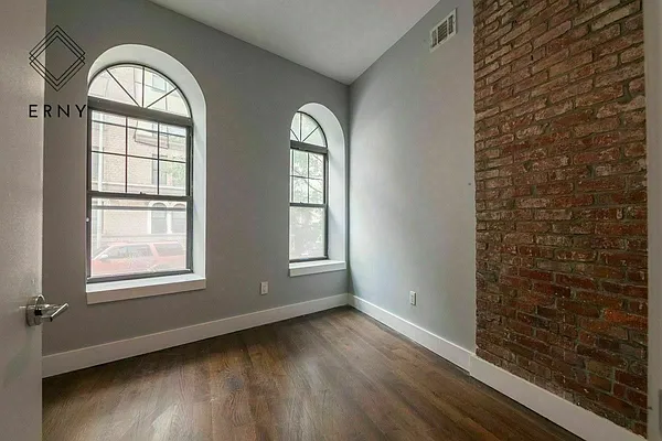 Rented by ERNY LLC | media 11