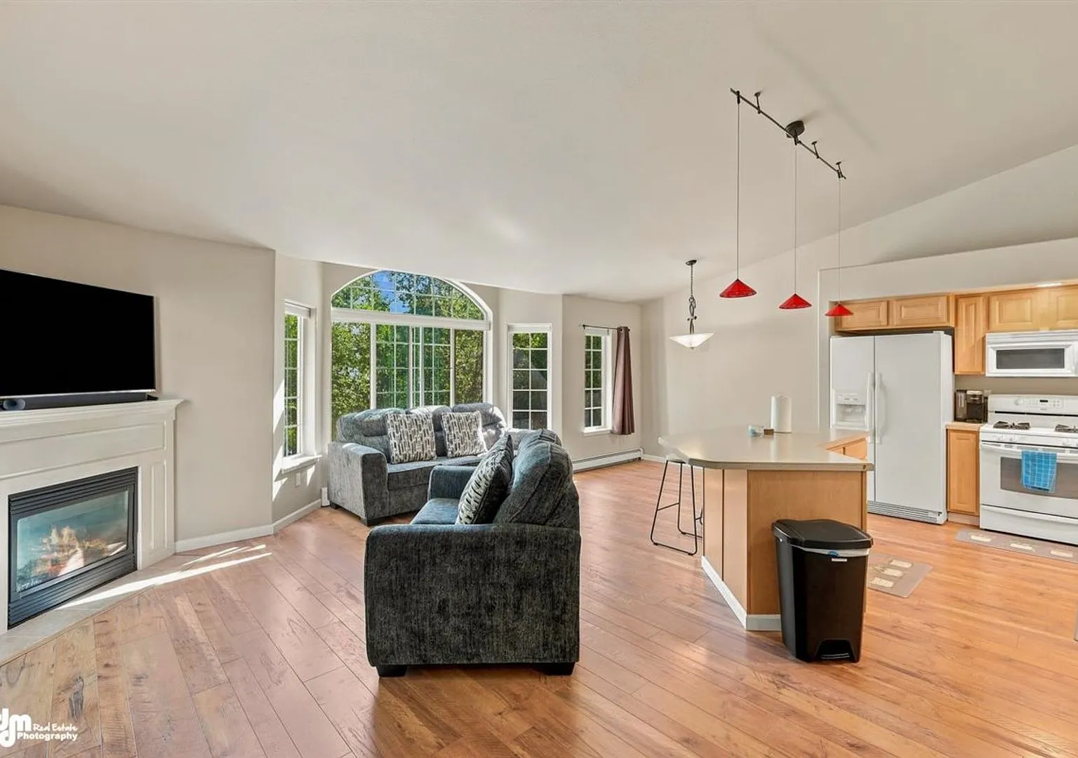 Centrally located Wasilla townhome! — Photo 4