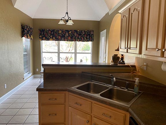 5th image of 1257 Cross Creek Dr E