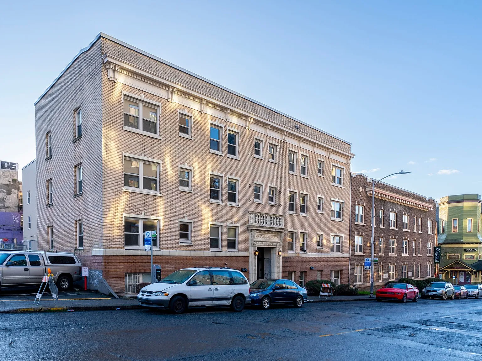 Campus Apartments 6 Weeks Free | Spacious Studio In Heart of the U District — Photo 2