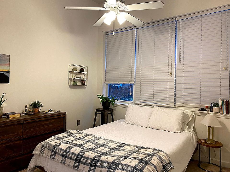 1st image of 401 20th St Unit 216