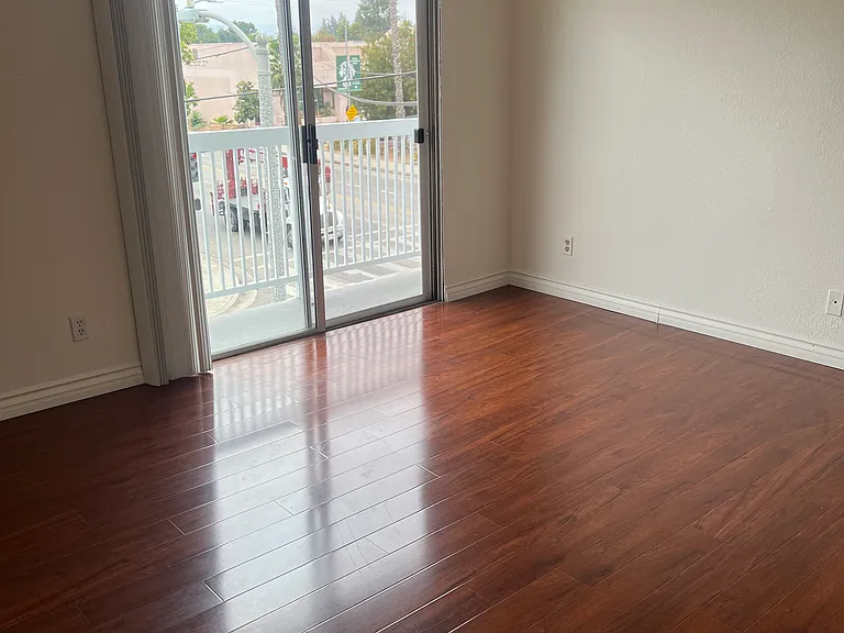 5544 Yolanda Ave #202 — Photo 9