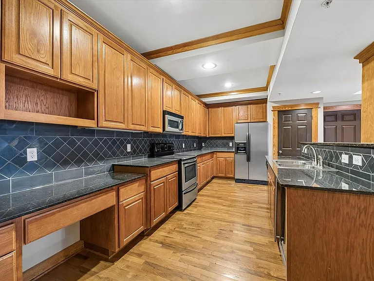 215 W Norma St #302 — Photo 11