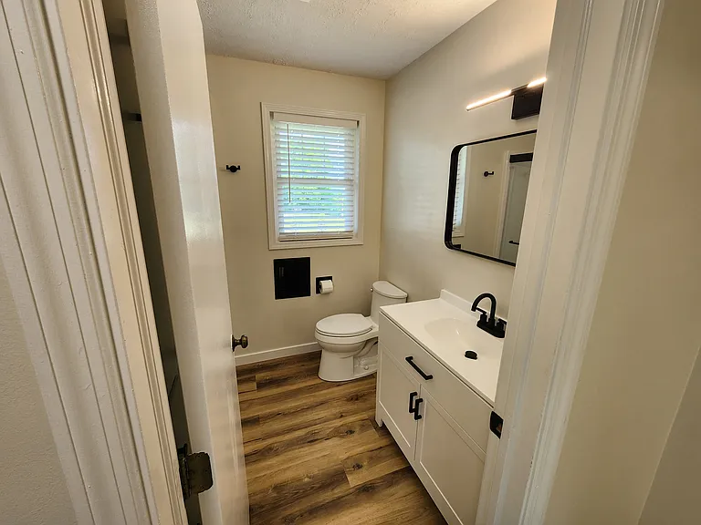 Full Bath from Hall