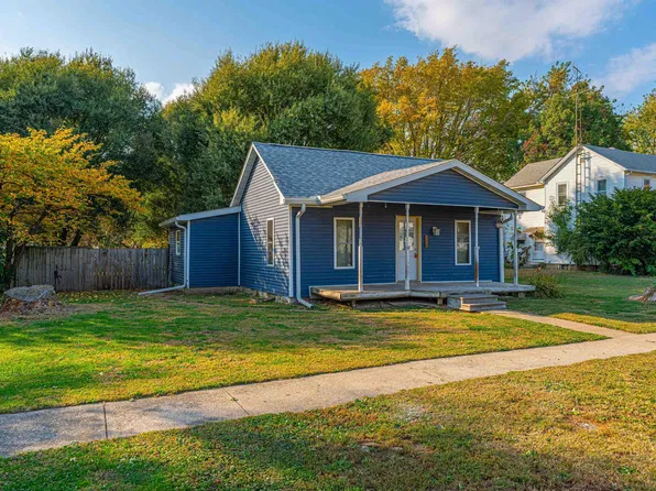 100 N Logan St, New Holland, IL 62671