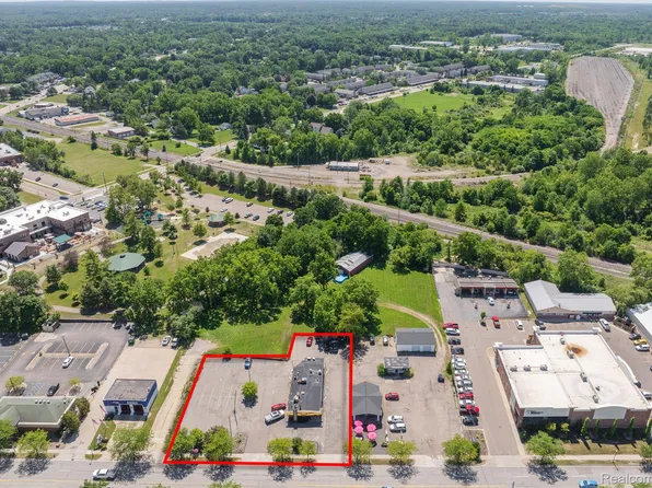 11310 S Saginaw St, Grand Blanc, MI 48439