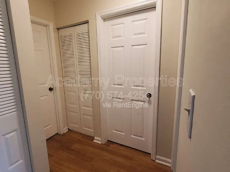 200 Sheraton Ct — Photo 9