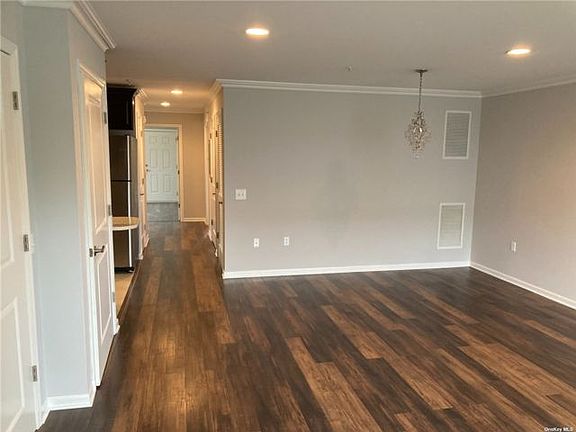 3rd image of 81 Somerton Ave