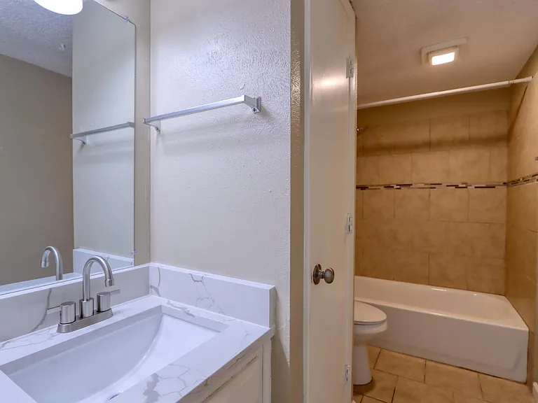 707 Harbour Town Dr #1 — Photo 27