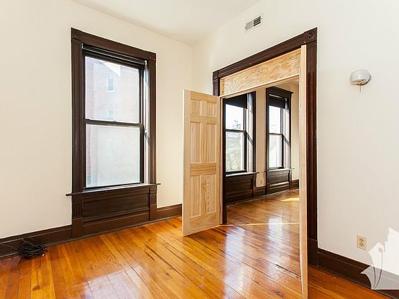 2nd image of 1813 N Milwaukee Ave