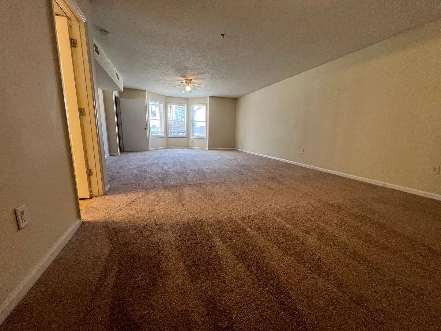 3 story, Five- bedroom Condo! — Photo 4