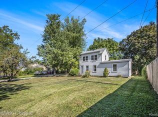 6334 Andersonville Rd, Waterford, MI 48329