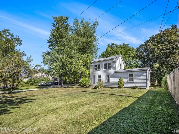 6334 Andersonville Rd, Waterford, MI 48329