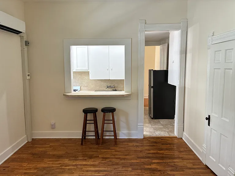 246 Charles Ave SE #1 — Photo 2