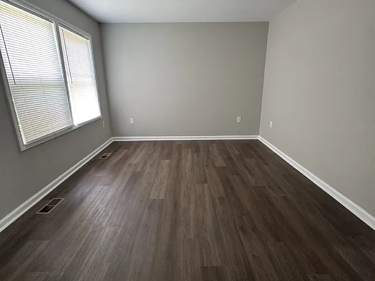 1754 Meadowbrook Ter #B — Photo 5