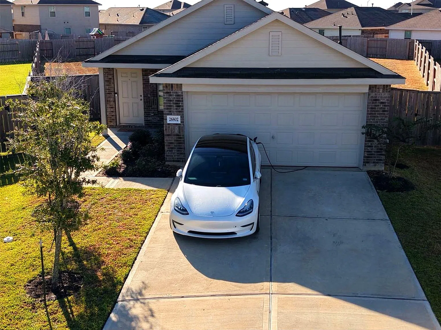 4 bed, 2.0 bath, 1720 sqft, $2,500 — Photo 2