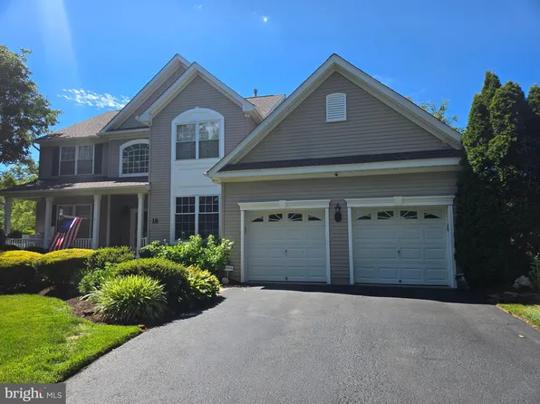 18 Lockewood Ln, East Windsor, NJ 08520