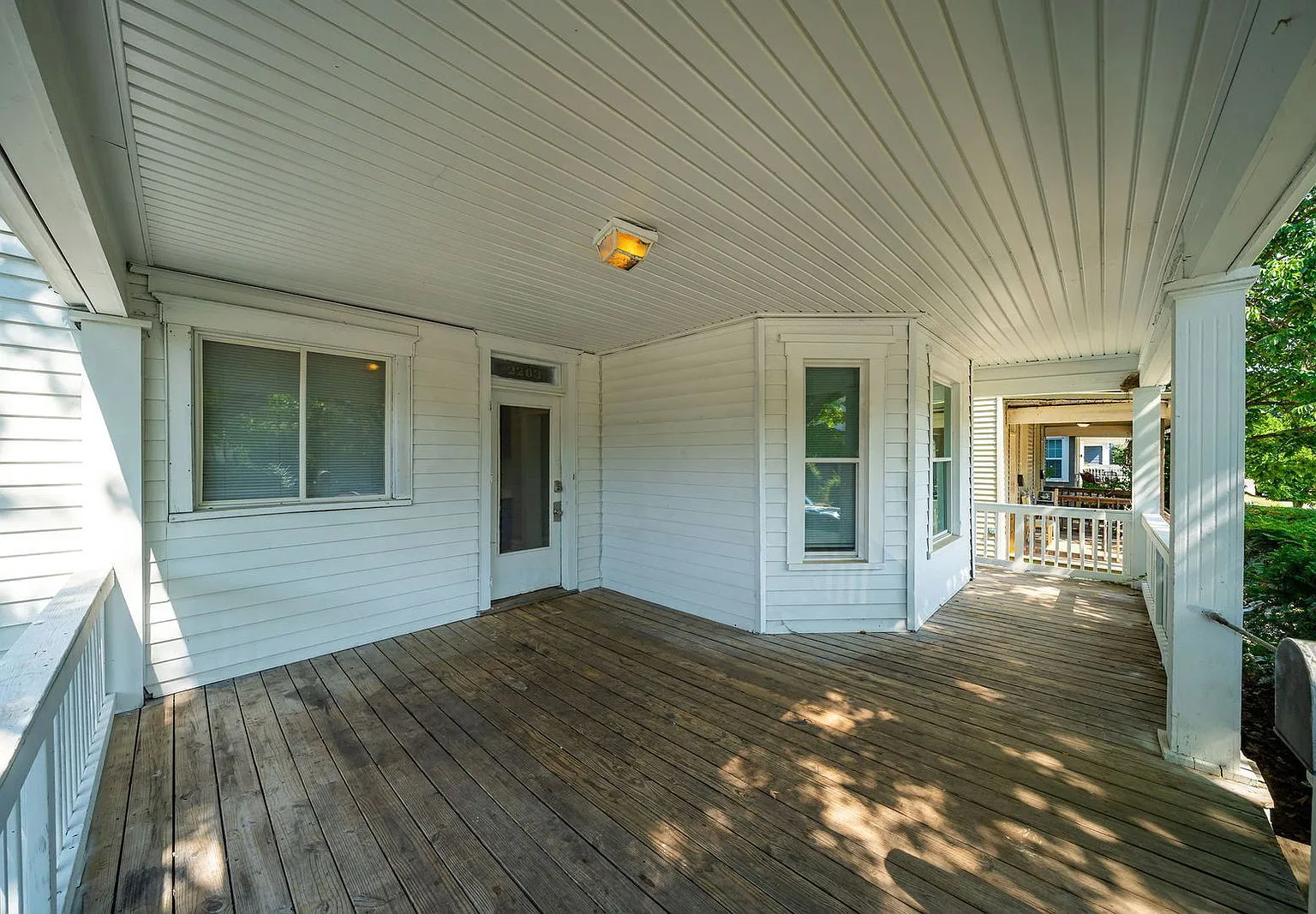 6 bed, 2.0 bath, $3,875 — Photo 2